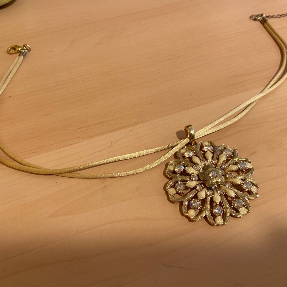 Two pendants! Flower and circle shape